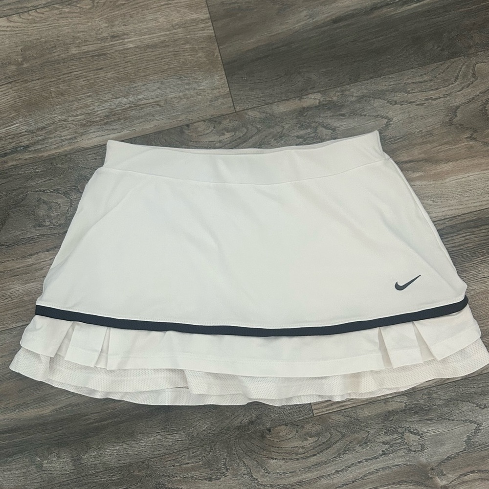 Nike tiered tennis skort (skirt with shorts) size small white